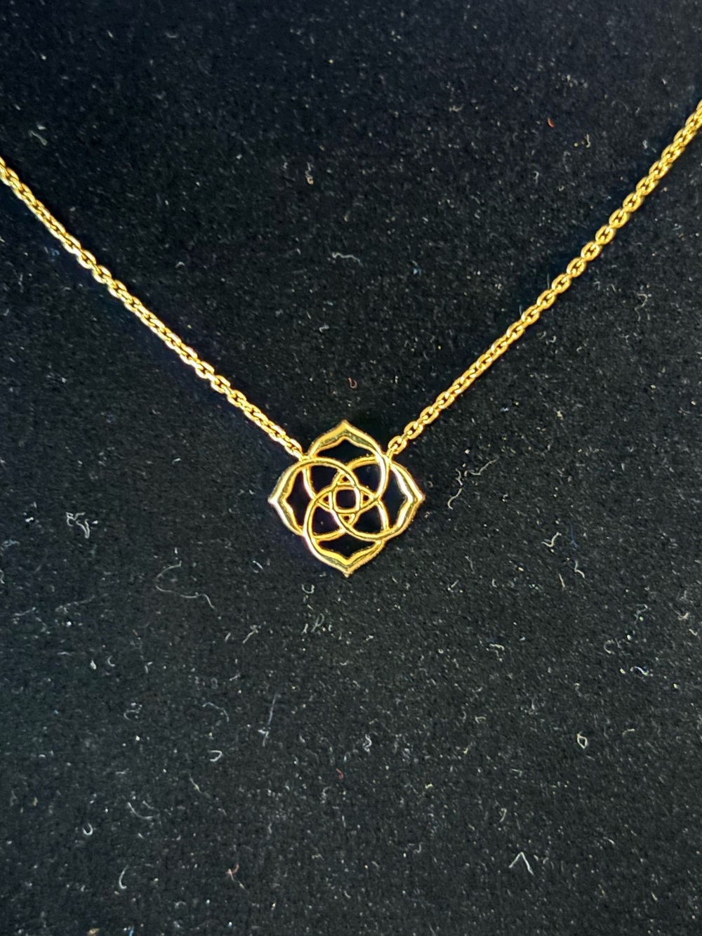 Kendra Scott Decklyn Gold Pendant Necklace